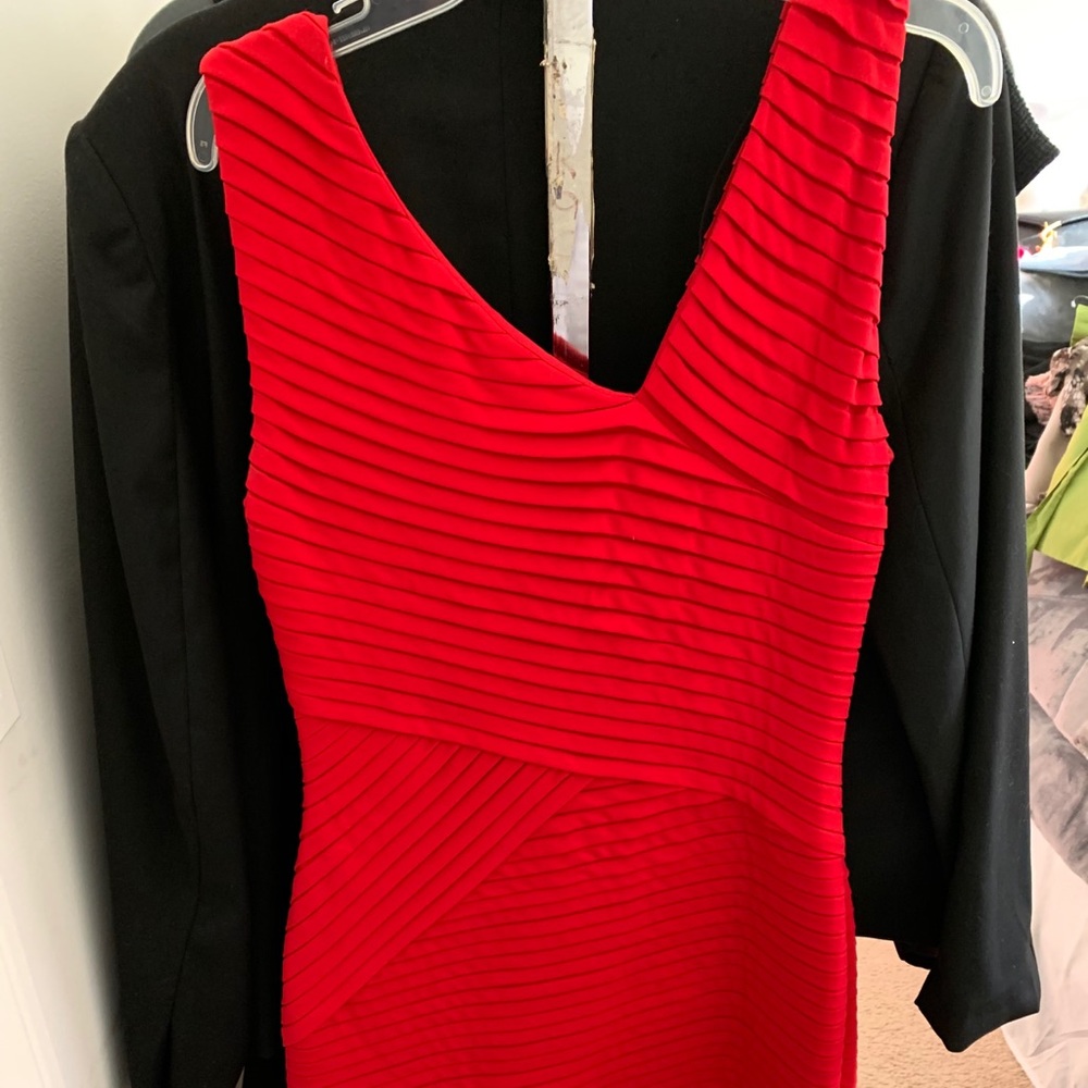 Red Dress 👗 - Picture 4 of 5